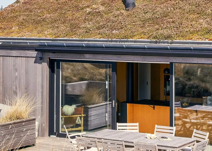 Architectural Gem With Sea View In Semesterbostad